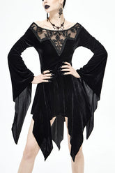 Robe gothique noire à manches longues irrégulières avec épaules dénudées et découpes